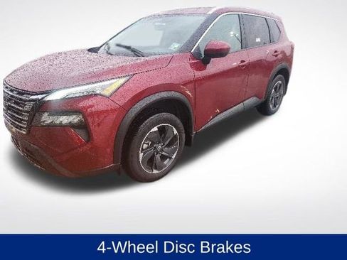 Used 2025 Nissan Rogue SV w/ SV Premium Package FWD image 3
