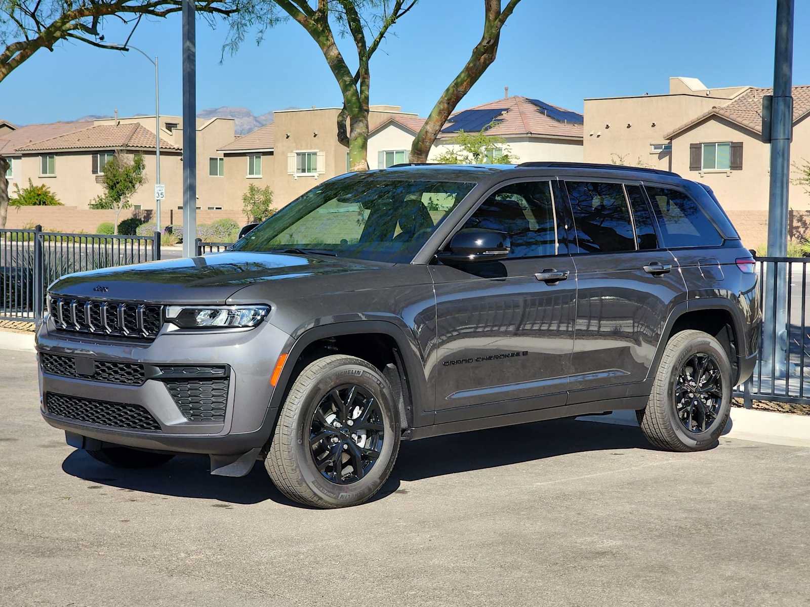 New 2026 Jeep Grand Cherokee Altitude AWD/4WD image 4