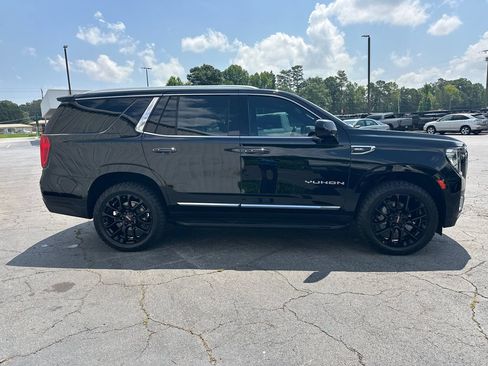 Used 2023 GMC Yukon SLT AWD/4WD image 5