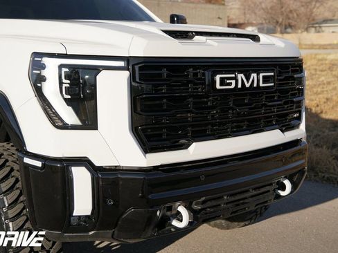 Used 2026 GMC Sierra 2500 AT4X image 3
