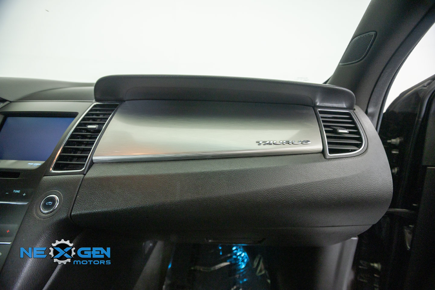 Used 2013 Ford Taurus SEL FWD image 42