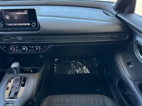 Certified 2025 Honda HR-V Sport image 30