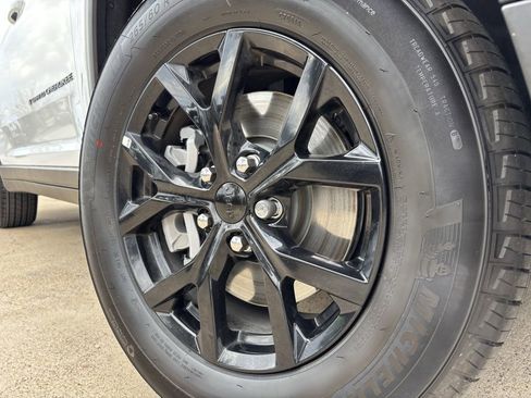 New 2025 Jeep Grand Cherokee L Altitude image 7