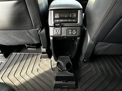 Used 2025 Subaru Ascent Bronze Edition w/ Onyx Package image 16