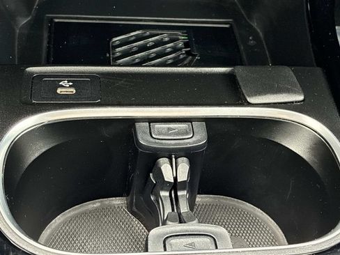 Used 2025 Mercedes-Benz CLA 250 4MATIC image 40