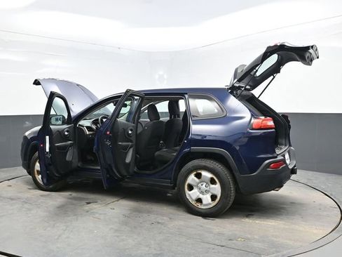 Used 2014 Jeep Cherokee Sport w/ Trailer Tow Group AWD/4WD image 4