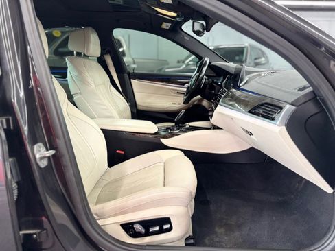 Used 2018 BMW M550i xDrive AWD/4WD image 19
