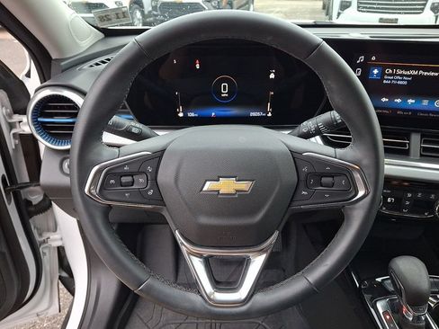 Certified 2024 Chevrolet Trax LT w/ Driver Confidence Package FWD image 18