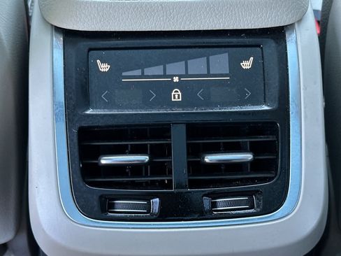 Used 2020 Volvo XC90 T8 Momentum w/ Protection Package Premier image 14