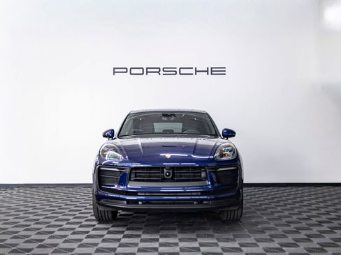 Certified 2025 Porsche Macan AWD/4WD image 10