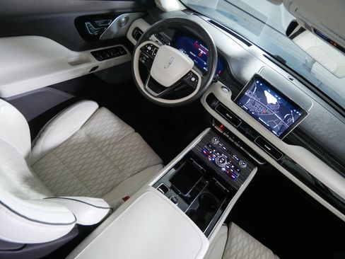 Used 2020 Lincoln Aviator Black Label w/ Dynamic Handling Package image 9