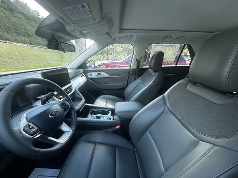 New 2025 Ford Explorer Active w/ Active Comfort Package image 8