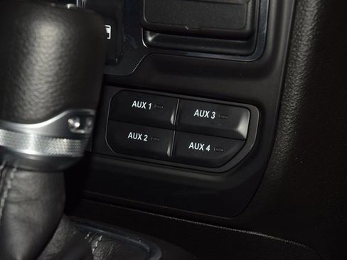 Used 2025 Jeep Wrangler Sport image 33