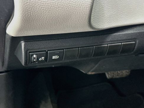 Used 2026 Toyota Corolla LE FWD image 17