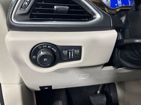 Used 2024 Chrysler Pacifica Limited image 20