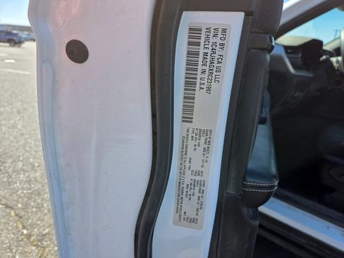 Used 2024 Jeep Grand Cherokee Laredo X w/ Trailer Tow Package image 12