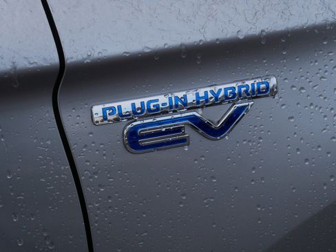 Used 2022 Mitsubishi Outlander SEL image 10