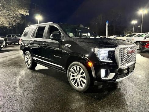 Used 2022 GMC Yukon Denali w/ Denali Premium Package image 4
