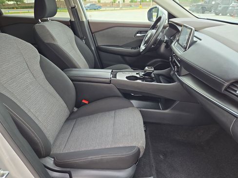 Used 2023 Nissan Rogue SV image 31