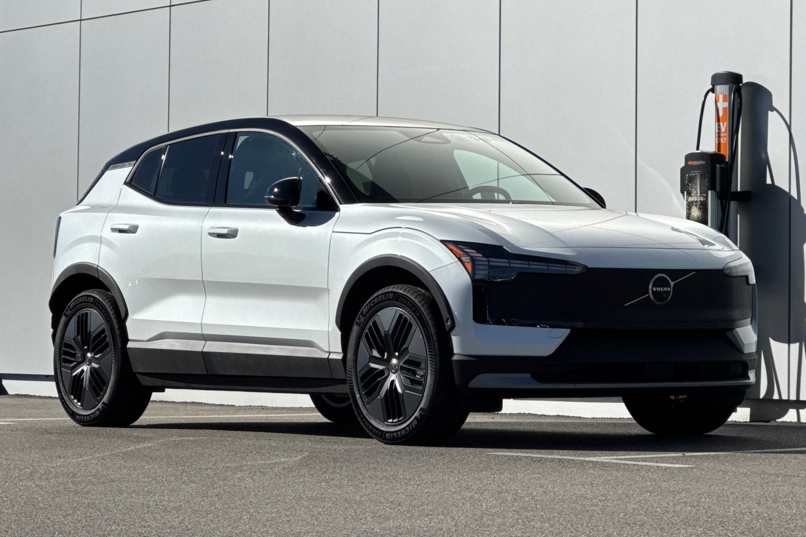New 2026 Volvo EX30 Cross Country Ultra w/ Protection Package Premier AWD/4WD image 7