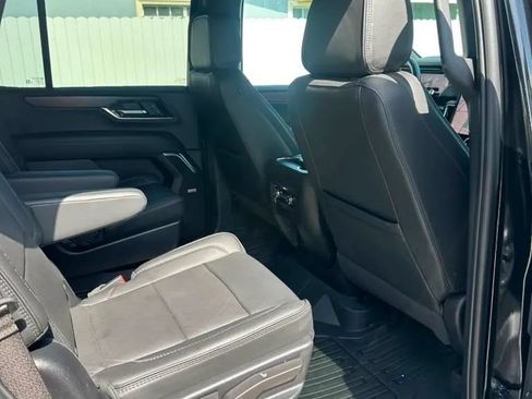 Used 2025 GMC Yukon Denali AWD/4WD image 13