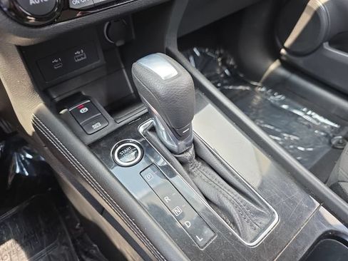 Used 2021 Nissan Kicks SV FWD image 27