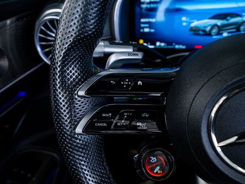 Used 2022 Mercedes-Benz SL 55 AMG 4MATIC w/ Driver Assistance Package image 43