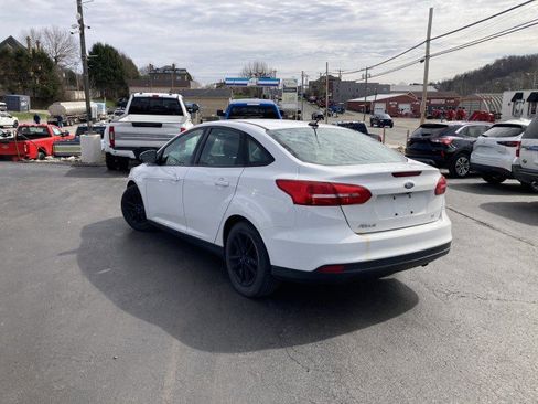 Used 2017 Ford Focus SE image 2