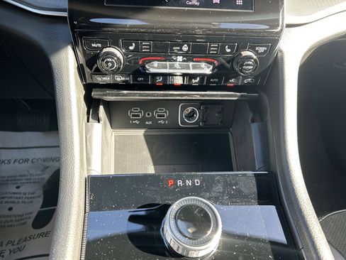 New 2025 Jeep Grand Cherokee Altitude image 24