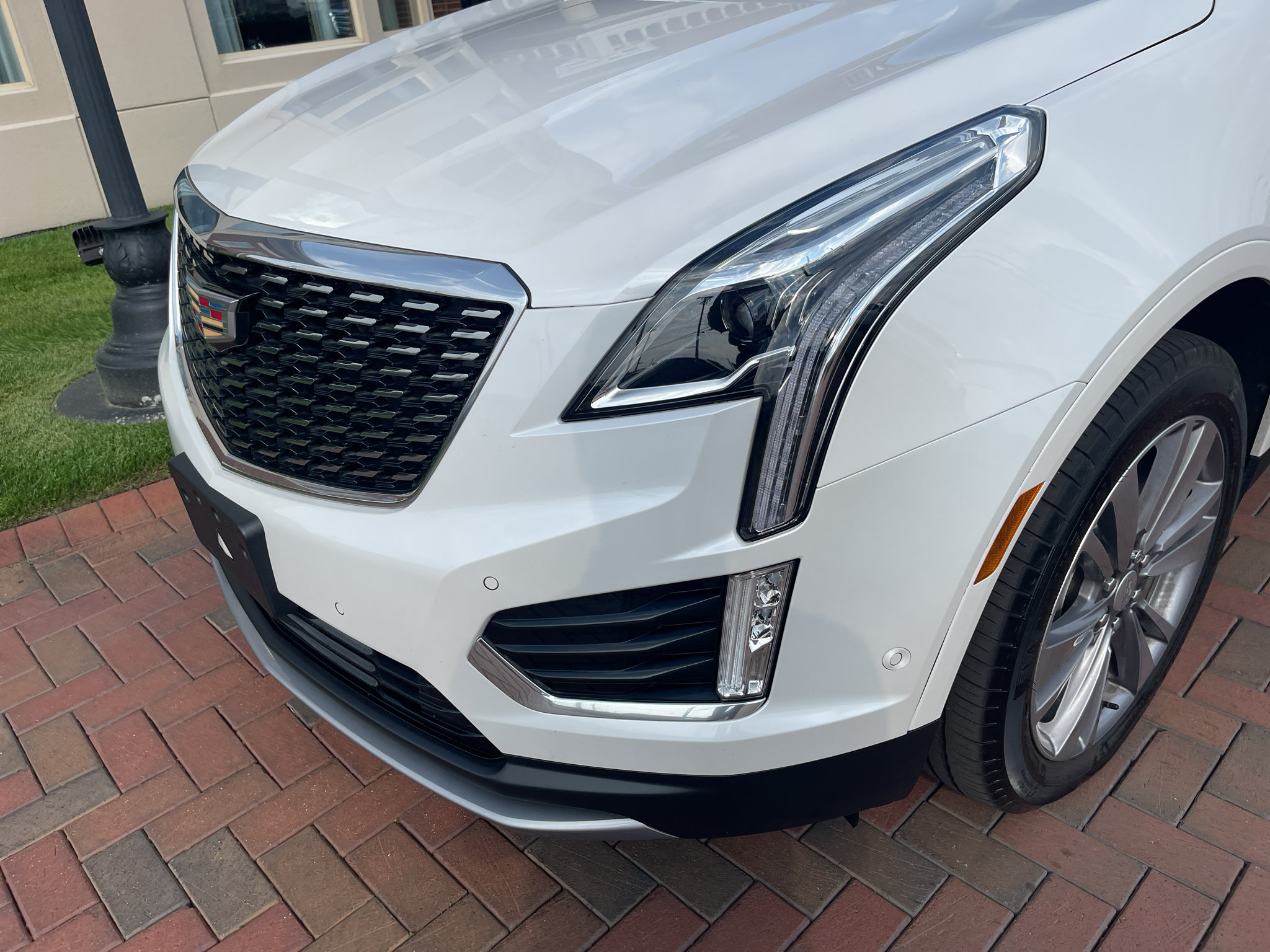 Used 2024 Cadillac XT5 Premium Luxury w/ Technology Package AWD/4WD image 2