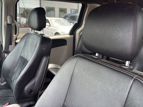 Used 2018 Dodge Grand Caravan SXT FWD image 15
