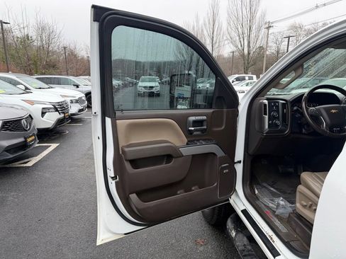 Used 2018 Chevrolet Silverado 1500 LTZ Z71 w/ LTZ Plus Package AWD/4WD image 12