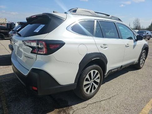 Used 2023 Subaru Outback Premium image 4