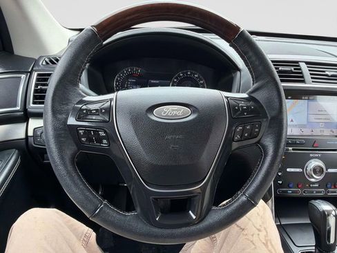 Used 2018 Ford Explorer Platinum AWD/4WD image 26