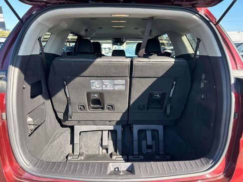 Used 2024 Kia Carnival LX FWD image 10