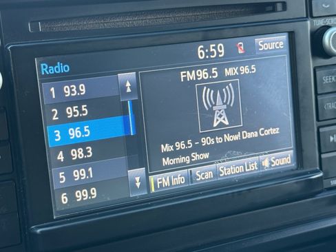 Used 2018 Toyota Tacoma SR AWD/4WD image 32