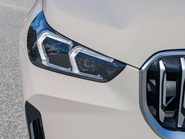 Used 2026 BMW X1 xDrive28i w/ Technology Package AWD/4WD image 11