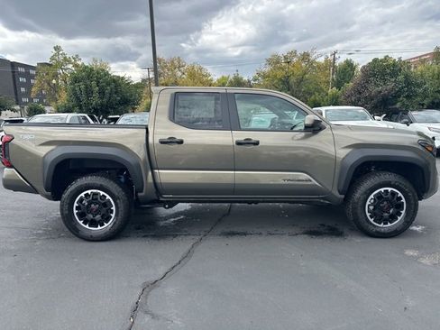 New 2025 Toyota Tacoma TRD Off-Road image 7
