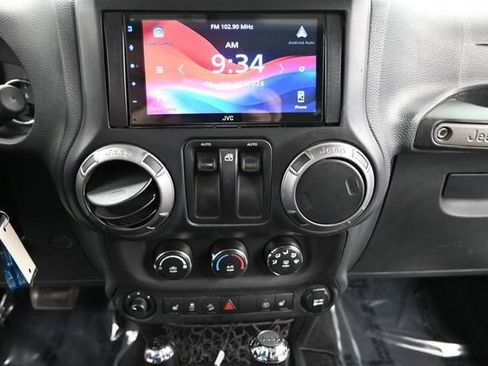 Used 2018 Jeep Wrangler Sport AWD/4WD image 12