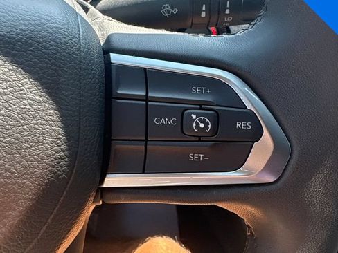 Used 2024 Jeep Compass Latitude AWD/4WD image 21