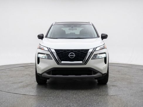 Used 2025 Nissan Rogue SV AWD/4WD image 2