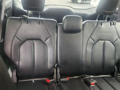 Used 2019 Chrysler Pacifica Touring-L FWD image 15