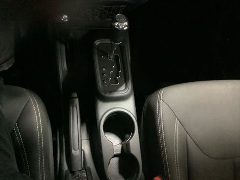 Certified 2018 Jeep Wrangler Sahara w/ Connectivity Group AWD/4WD image 33