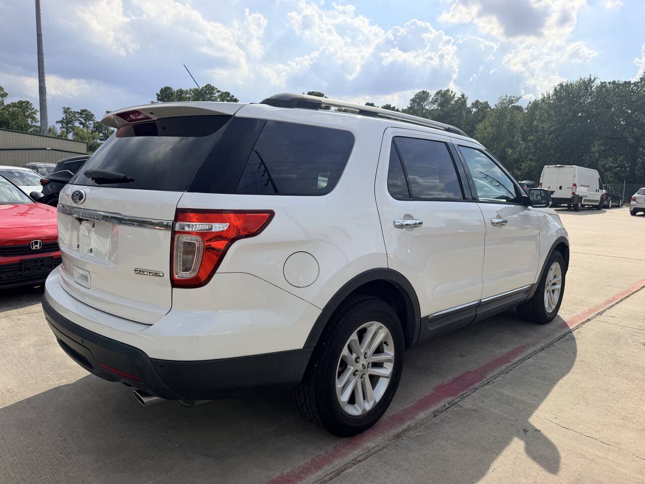 Used 2015 Ford Explorer XLT w/ Equipment Group 202A FWD image 7