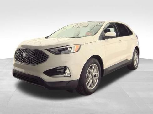 Used 2024 Ford Edge SEL w/ Convenience Package AWD/4WD image 2