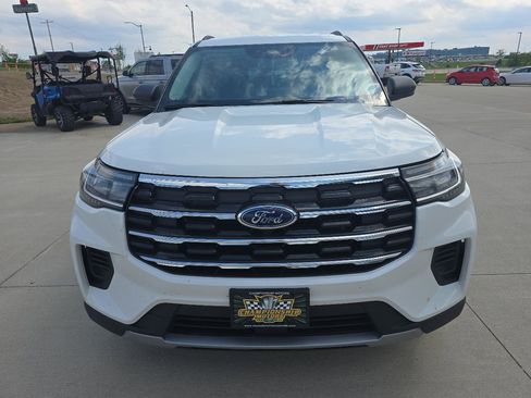 Used 2025 Ford Explorer Active AWD/4WD image 12