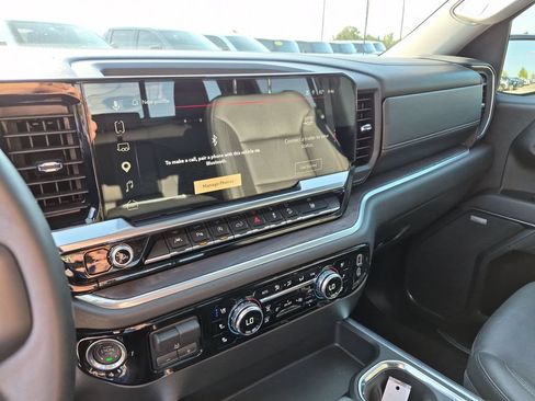 Used 2025 GMC Sierra 1500 SLT AWD/4WD image 27