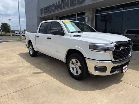 Used 2025 RAM 1500 Big Horn AWD/4WD image 3