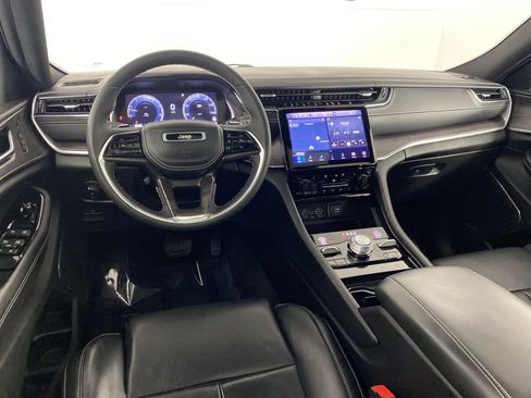 Used 2023 Jeep Grand Cherokee Overland w/ Luxury Tech Group IV AWD/4WD image 20