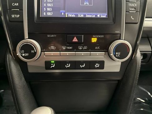 Used 2014 Toyota Camry SE FWD image 34